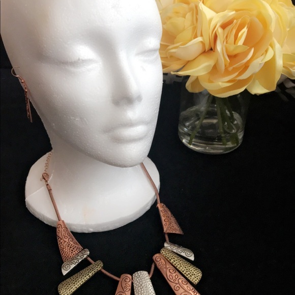 Necklace with matching earrings - Picture 3 of 3